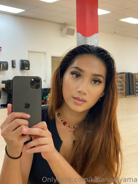 Katana Kiyama_ modèle xxx images