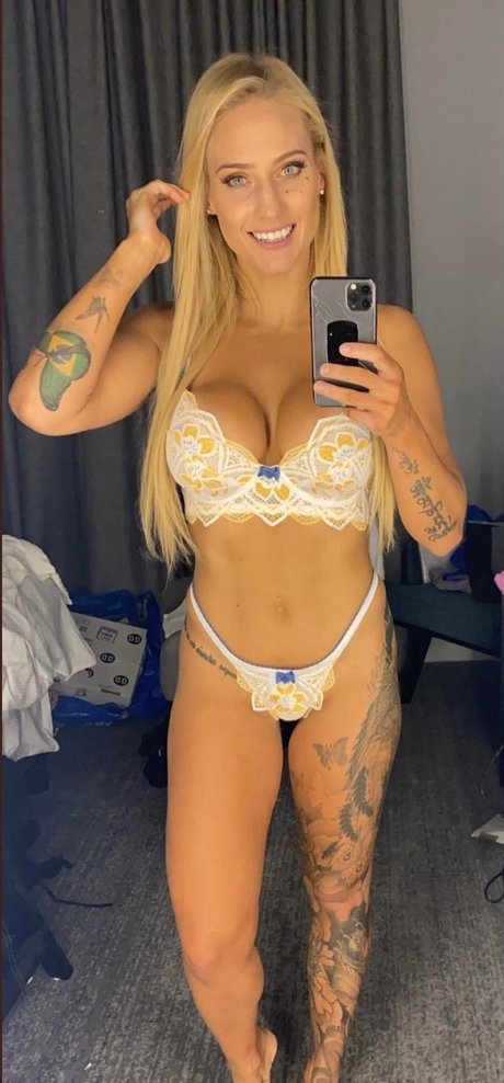Ebanie Bridges erotic pornstar photo