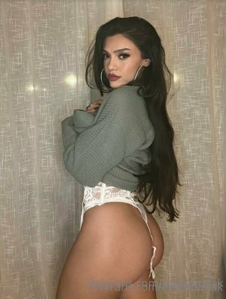 Eceozbudak nude star img