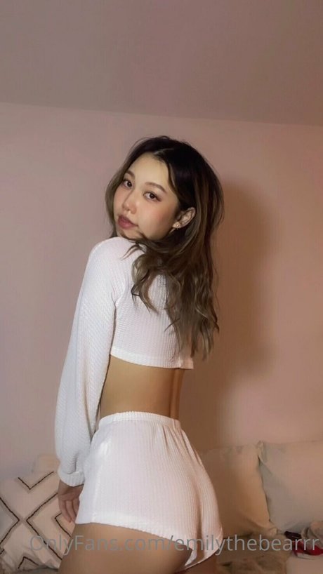 Emily the bearrr actrice chaude photos