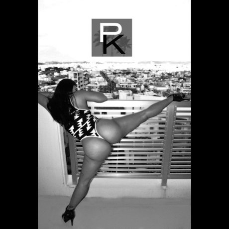 Mainlandthick_ étoile nue photo