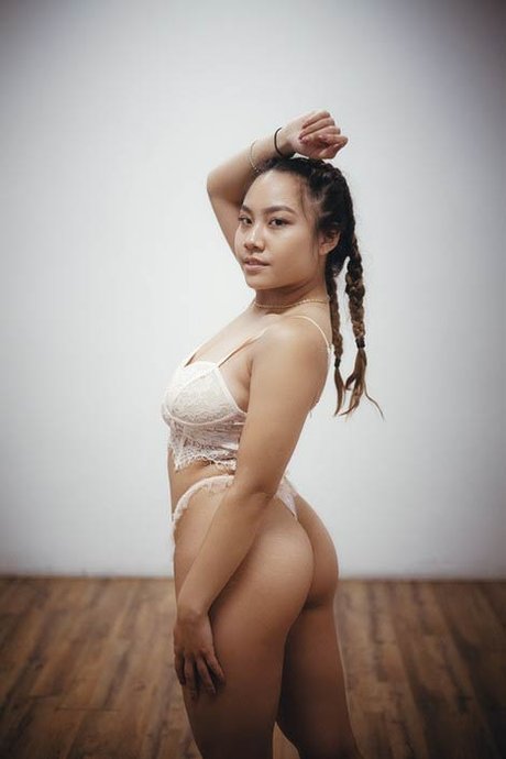 Victoria Kuang_ star érotique image