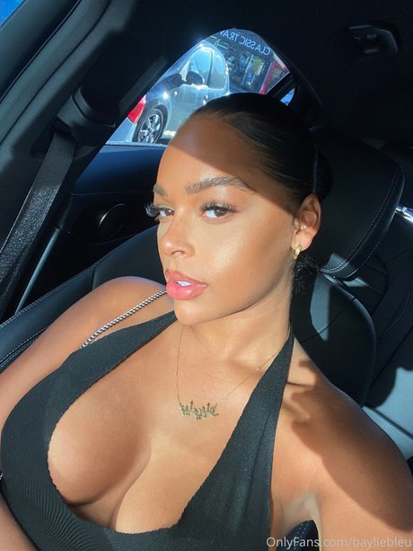 Bayliebleu modèle chaud photo