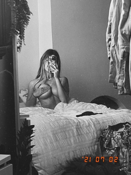 Alliyah modèles nus collection