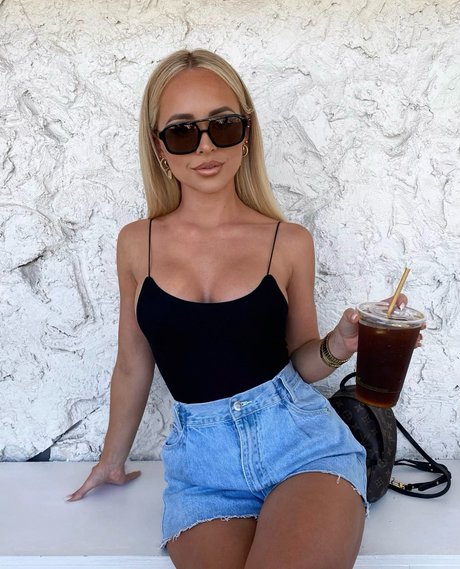 Allie Auton pretty pornstar pic