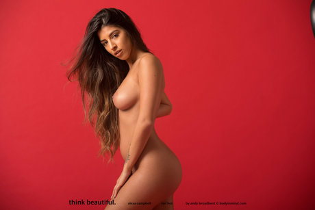 Shannon Singh modèle sympa images