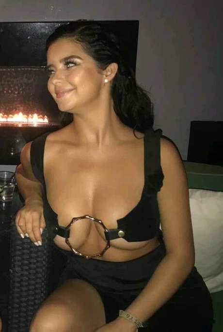 Demi Rose_ modelo desnudo archivo