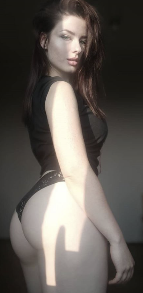 Innervus_ modelo desnuda archivo