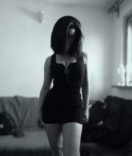 Innervus_ modelo desnuda imagen