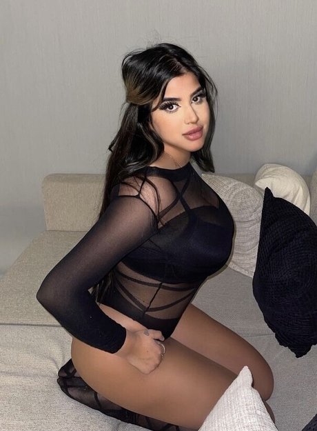 Kiran modelo desnudo galerías