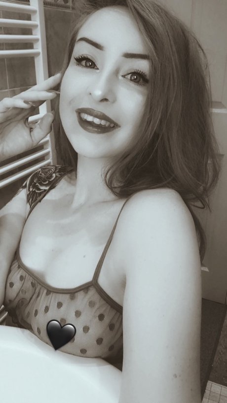 Little red x modelo adulto galerías