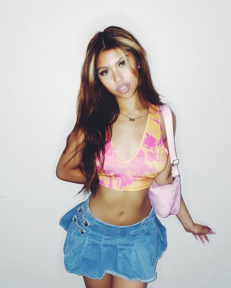 Alyanna Joelle modèle xxx img