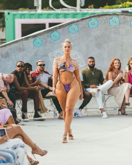 Marissa Dubois_ haut de star du porno galeries