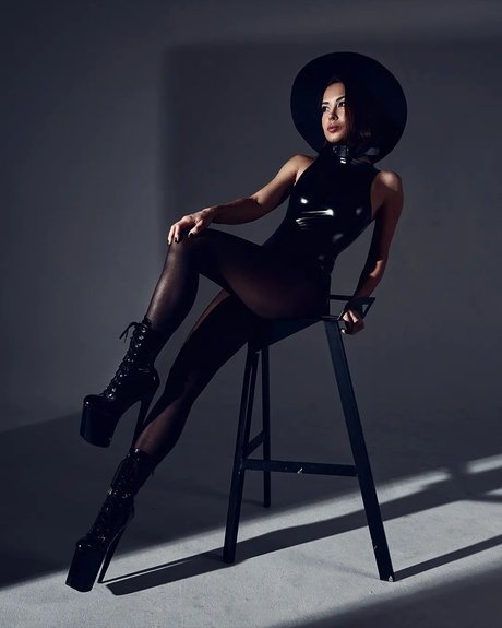 Natasha Roik modelo recopilación