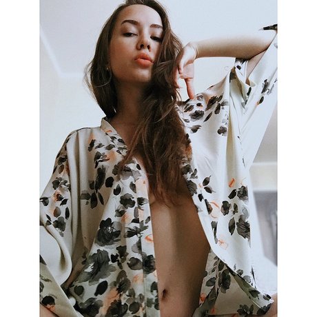 Natasha Roik modelo xxx imagen