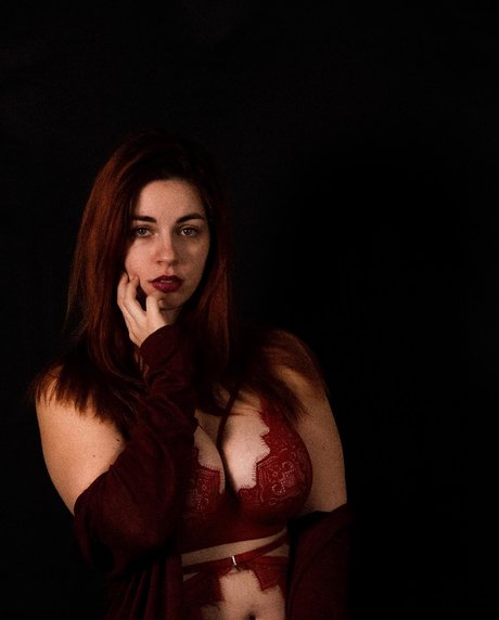Lucelf high quality actress photo