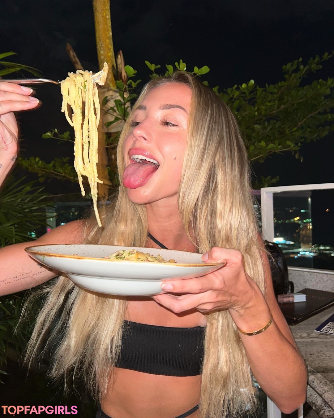 Onlyfans bajo el agua buena calidad foto