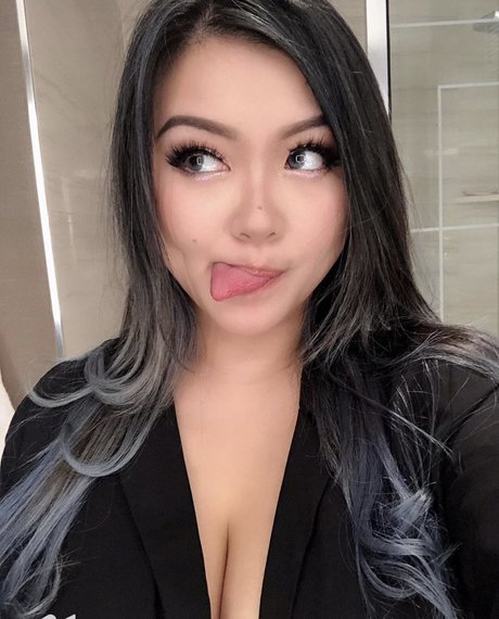 Vicki Li model hot pictures