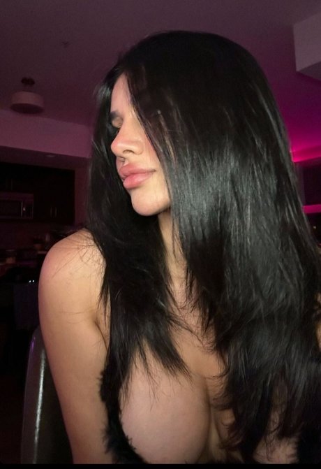 Alishba haut modèle des photos