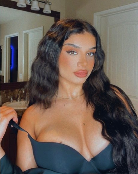 Alishba estrella sexy galería