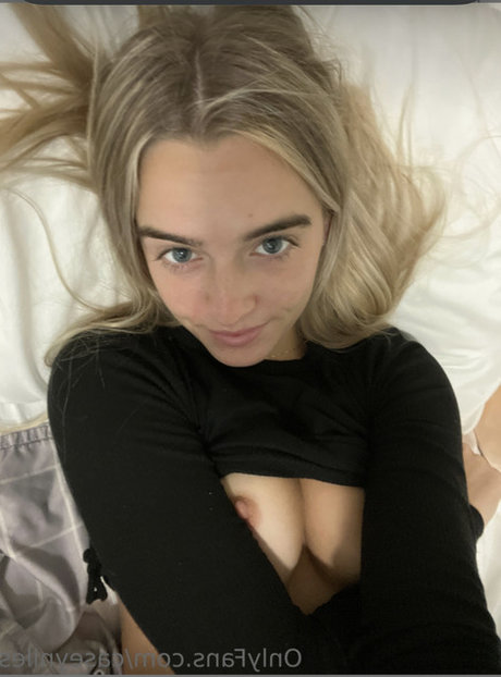 Casey Niles star nude photos