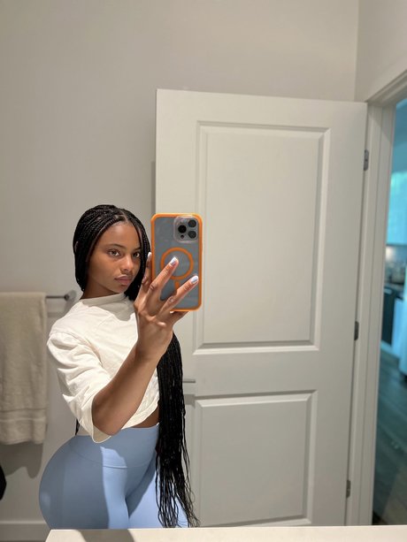 Ldndrygin modelo desnudo imagen