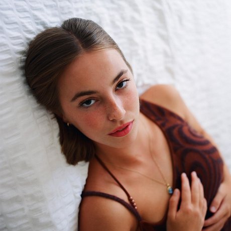 Amelie Manzoli high quality model pictures