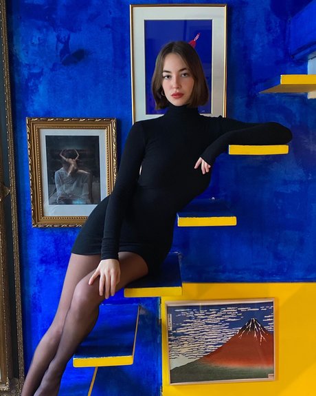 Amelie Manzoli modelo caliente galerías