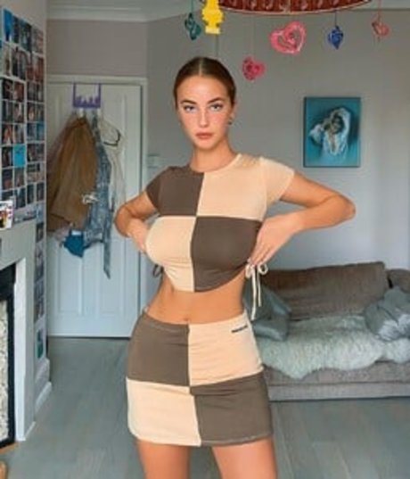 Amelie Manzoli modelo exclusivo archivo