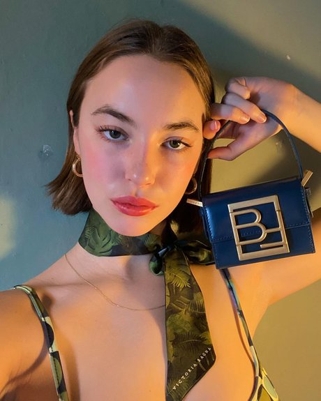 Amelie Manzoli modèle hd images