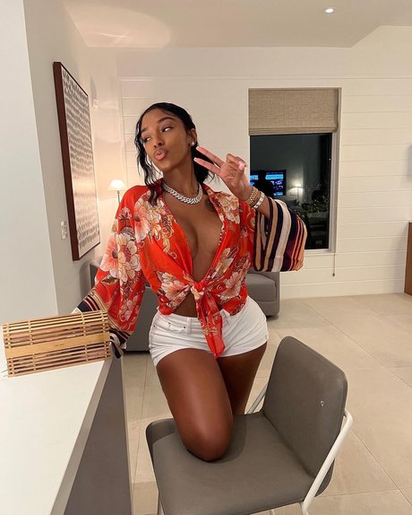 Ashley Burgos hermosa modelo imágenes