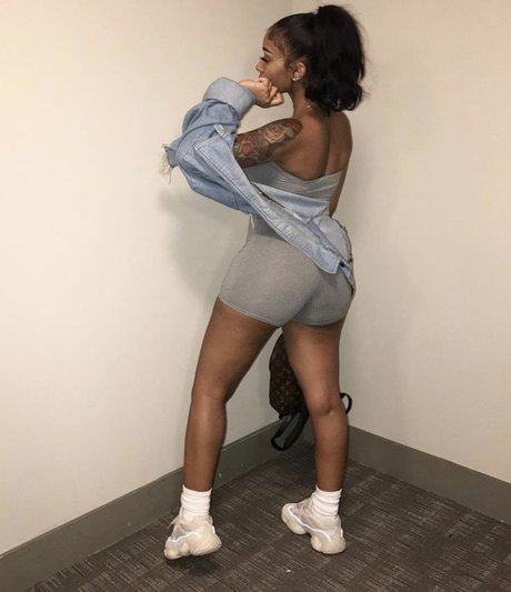 Ashley Burgos estrella superior archivo