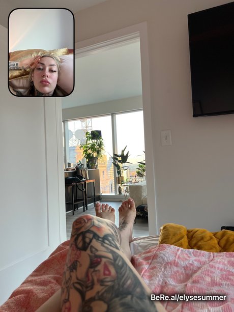 Elyse Summer modèle magnifique galerie