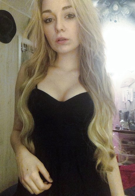 Elyse Summer star du porno gratuite img