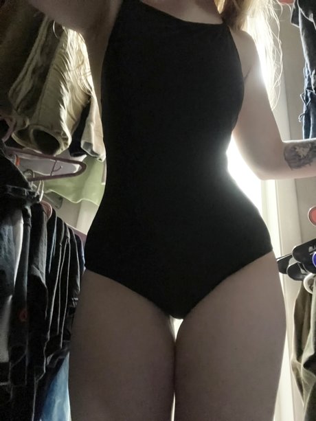 Initialelon nudes actress pics