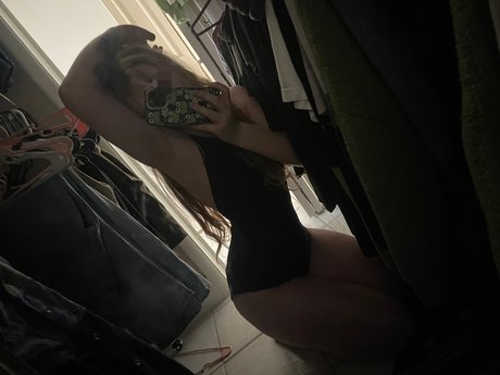 Initialelon pornstar hot photo