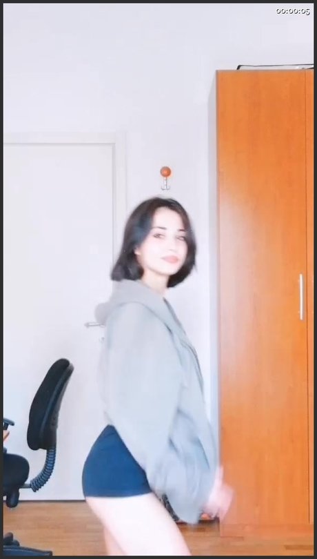 Lucrelisa_ star nude photos