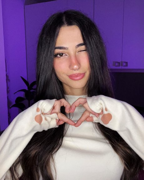 Lucrelisa_ model pretty img