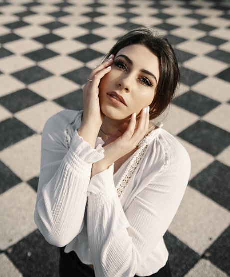 Lanzi hermosa estrella porno fotos