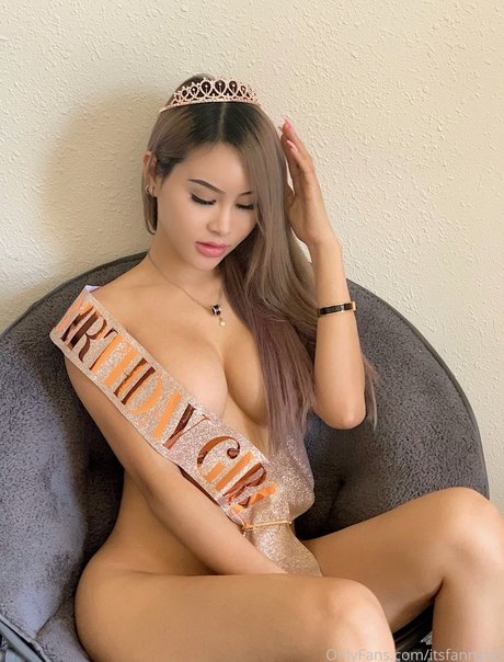 omgitsfanny modèle nu des photos