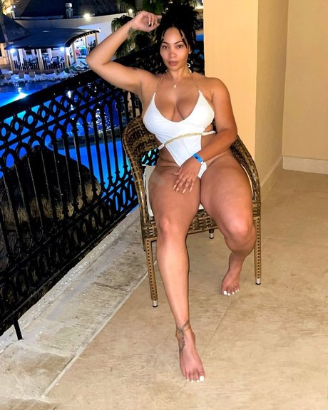 God Beth mannequin images