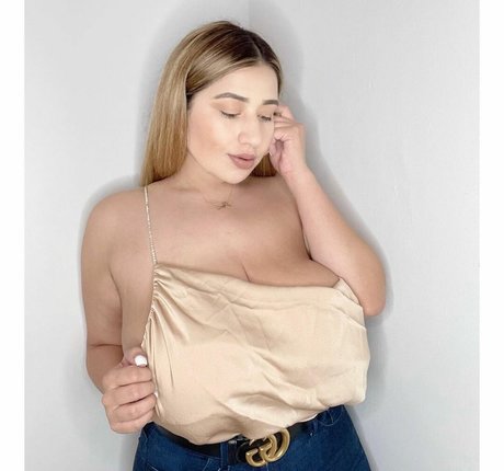 Nimsay hermosa estrella porno archivo