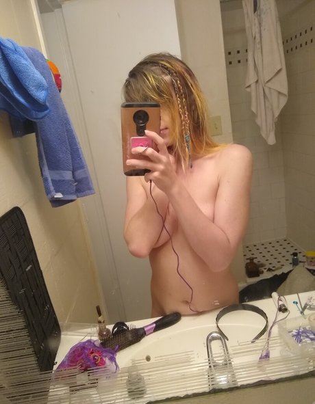 Dami Slaughter_ modèle nu images