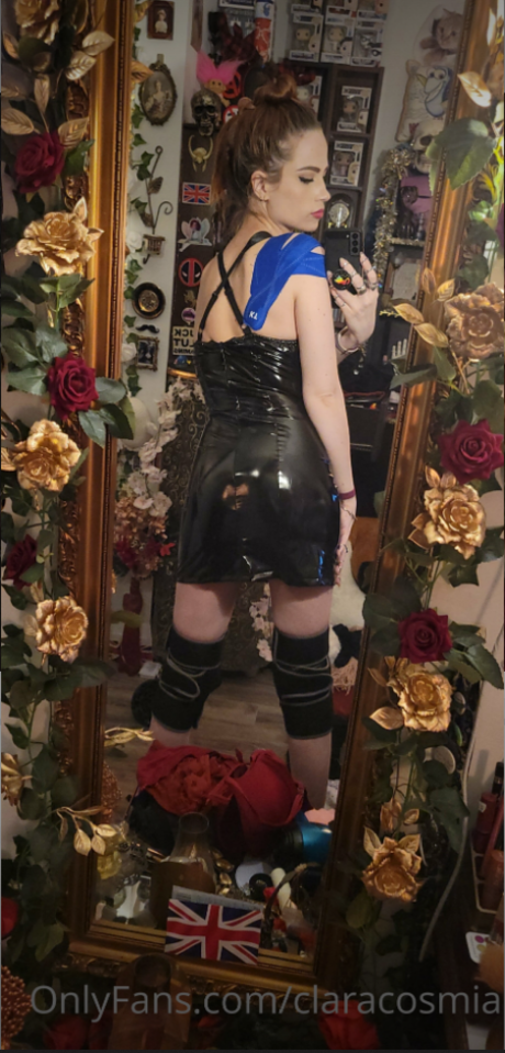 Clara Cosmia modelo caliente archivo