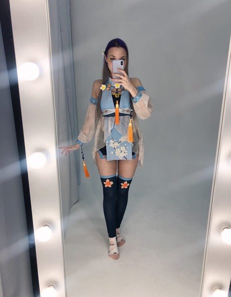 Ariadna Lobe model porn pic