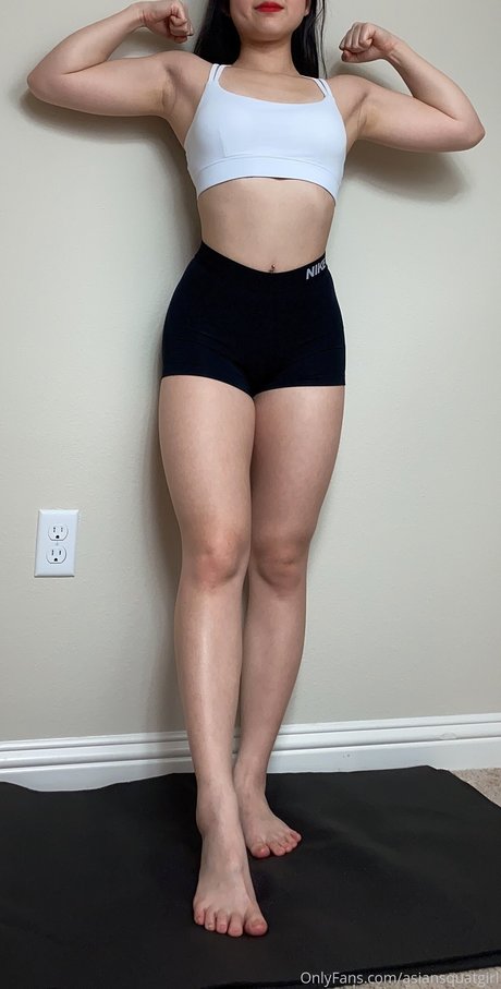 asian squatgirl joli modèle images