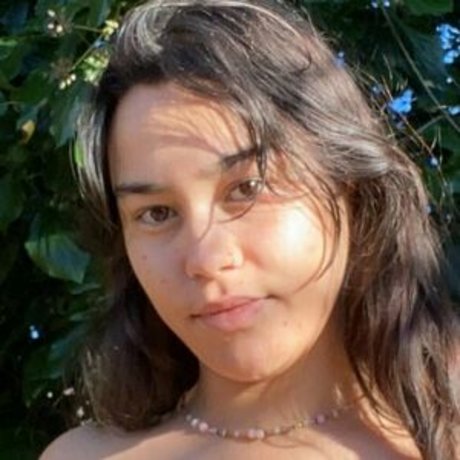 _N RG star naked photos