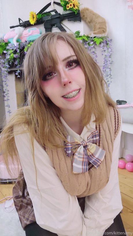 kittenamy hermosa modelo archivo