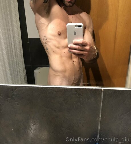 Chulo95 model sexy pictures