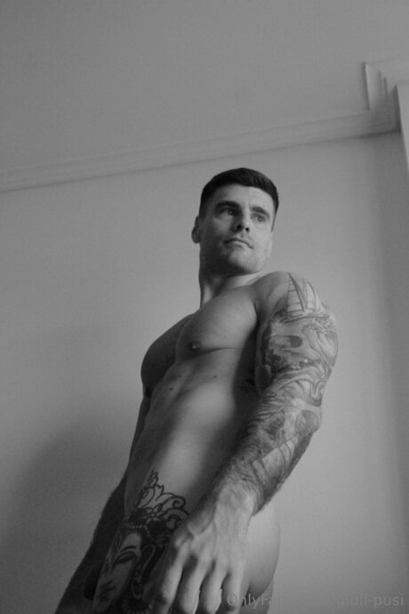 Chulo95 model high quality photo
